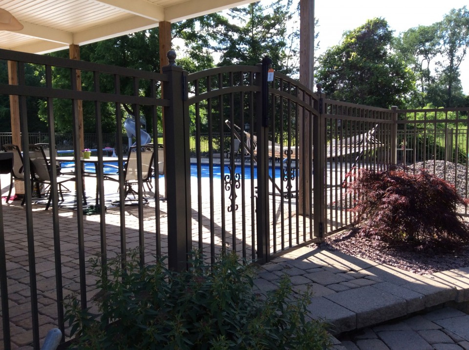 E-2 Arch Gate With Scrolls