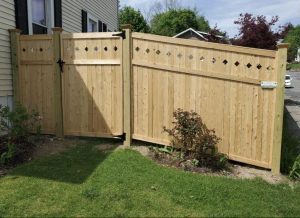 hampton style cedar privacy fence in warwick ny