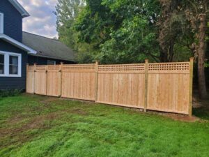 cedar privacy fence with lattice top